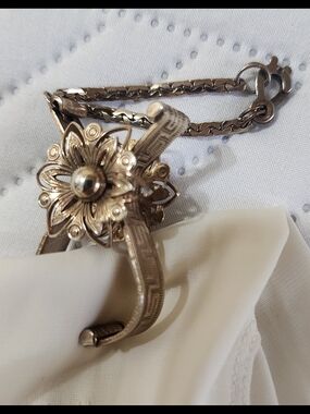 Vintage Gold-tone Glove Clip